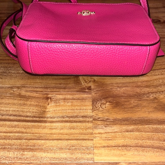 Coach NWT pebbled leather camera crossbody purse ELECTRIC PINK ⚡️ - Picture 3 of 15